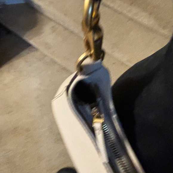 Beautiful EUC Tory Burch Ivory Purse w/Blue & Green Strap - Picture 11 of 16